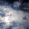 Фото затмения в Перми на фоне облаков